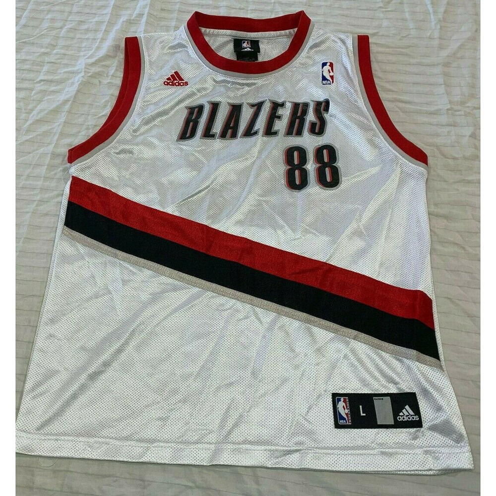 ADIDAS NBA NICHOLAS BATUM BOYS ATHLETIC JERSEY #88 SIZE L 14/16